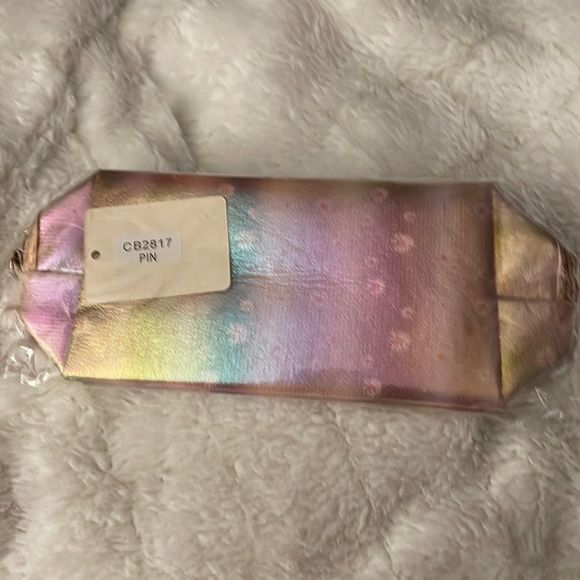 Fadivo New York Handbags - 10”W x 4.5” L x 3.5” Deep Fadivo New York Cosmetic Bags w/Strap nwt